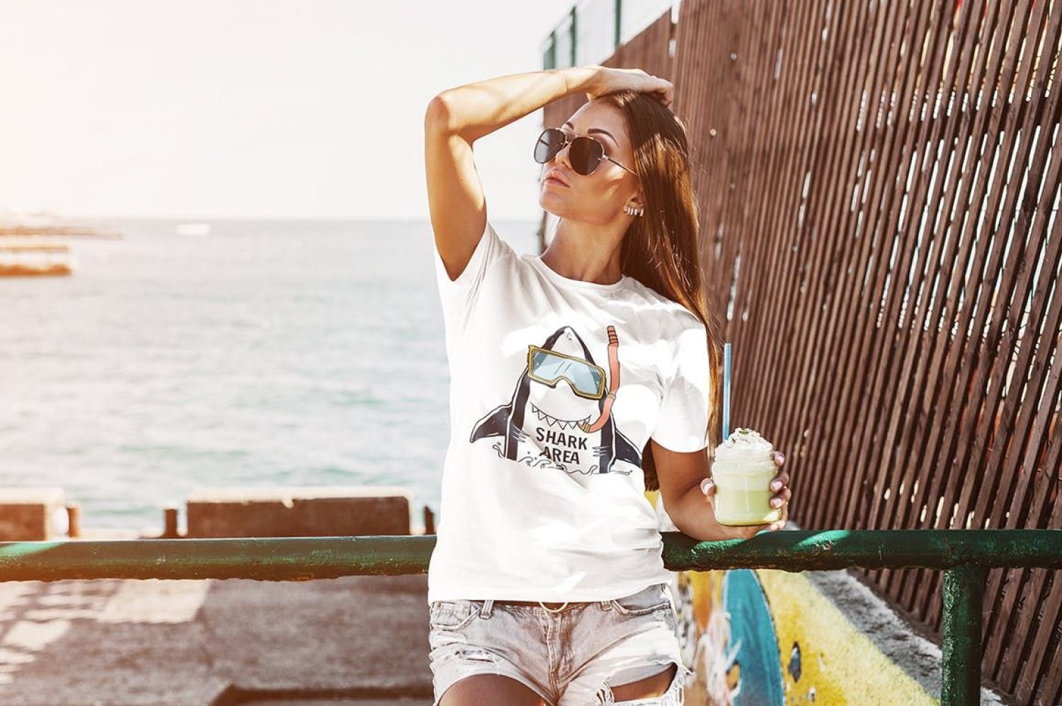 夏季女孩 T 恤样机 Summer Girl T-Shirt Mock-Up插图3