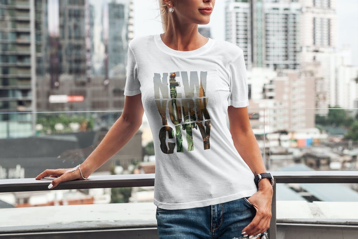 T恤样机都市风格女孩 T-Shirt Mock-Up Urban Style Girl插图1