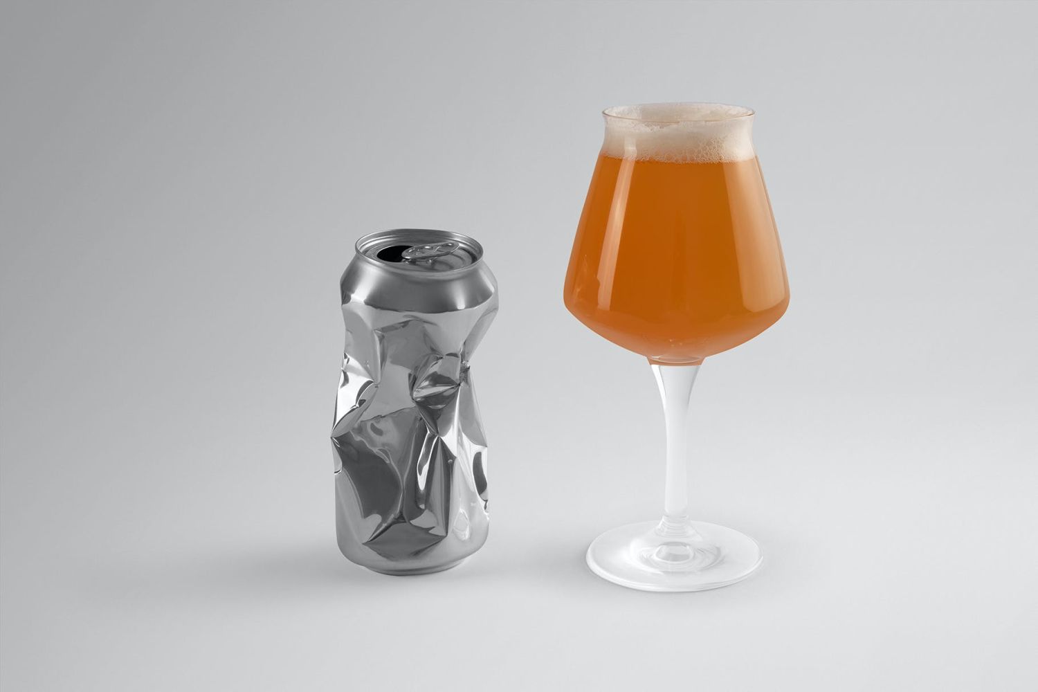 压碎工艺啤酒罐与玻璃样机场景 16插图1